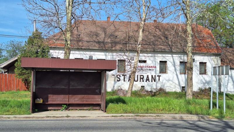 Több mint egy évszázadon át szolgálta a vendégeket, most pedig új fejezet kezdődik a híres csárda történetében – az épület eladásra kerül. Fedezd fel a galériánkban és a videóban a csárda lenyűgöző múltját és jövőbeli lehetőségeit!