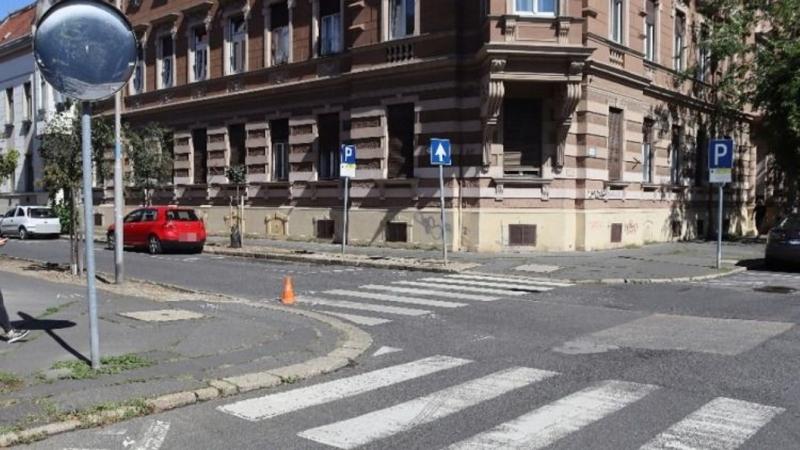 Szombathelyi rendőrök felhívást tettek közzé, hogy keresik a gázolás szemtanúit. Ha valaki látta az eseményeket, kérjük, lépjen kapcsolatba a hatóságokkal!