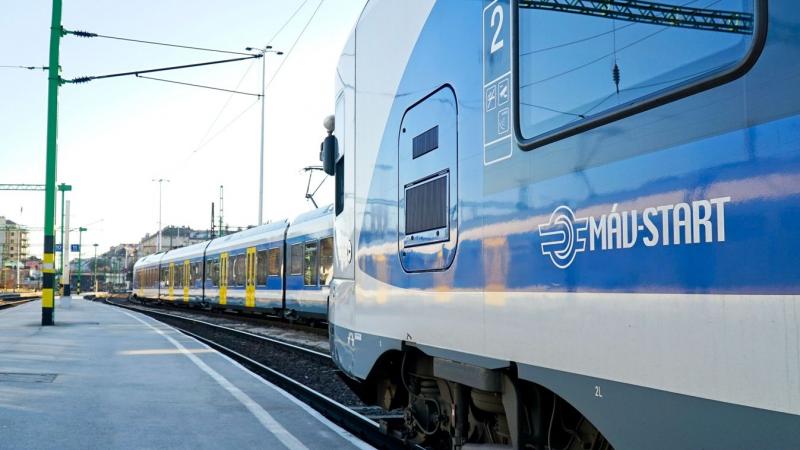 Gázolás következtében hosszú órákra leállt a vonatforgalom, és több vonalon is módosul a menetrend.