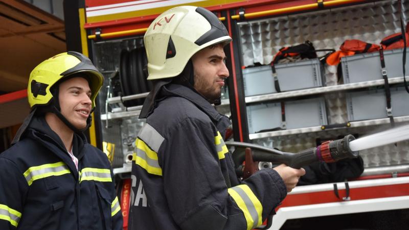 Az ajándékjegyért cserébe a vendégek fecskendőit is megfoghatták.
