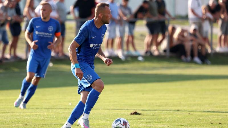 Keserédes döntetlen Lellén: A sportágak világában mindig van egy különleges varázsa a döntetleneknek, főleg amikor a helyi csapatok csapnak össze. A lelkes szurkolók izgatottan várták a mérkőzést, amely tele volt feszültséggel és váratlan fordulatokkal. A