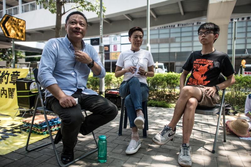 Hongkongban börtönbüntetésre ítélték a demokrácia melletti elkötelezett vezetőket.