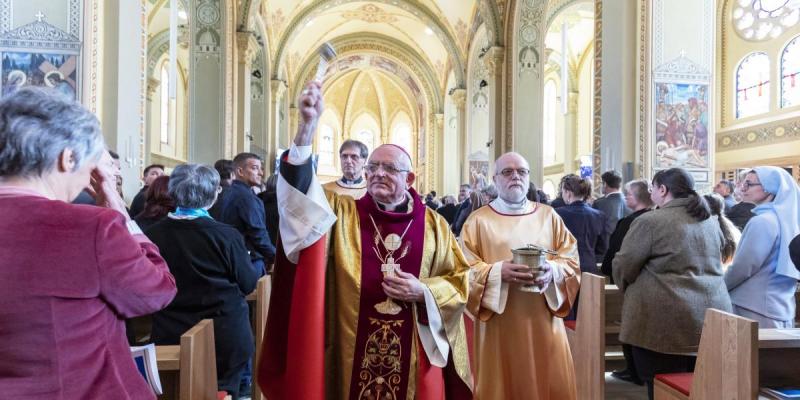 A kaposvári püspök nyilvánosan kifejezte sajnálatát mindazoknak, akiket katolikus egyházi képviselő bántalmazott.