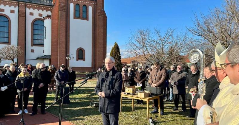 A málenkij robotra elhurcoltak emlékére tartott megemlékezést Vállajon | Demokrata