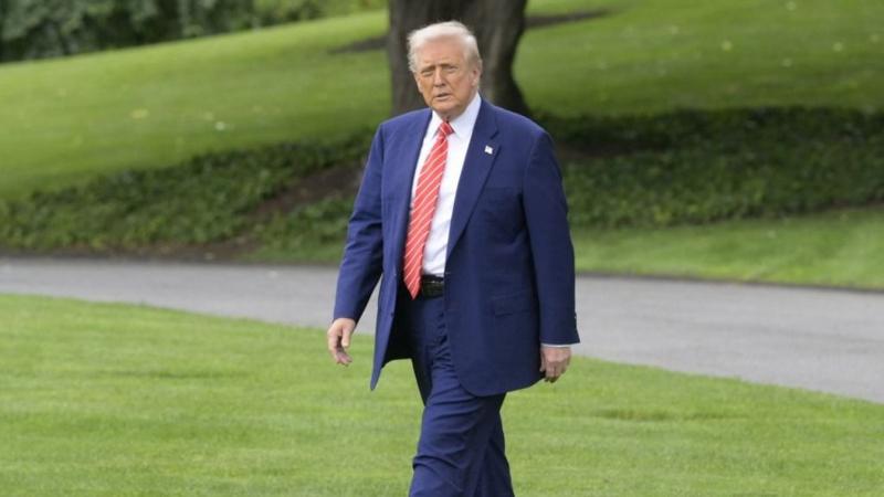 Pakisztán bejelentette, hogy Donald Trumpot jelöli a Nobel-békedíjra, ami meglepetést keltett a nemzetközi közéletben. Az indoklás szerint Trump politikai lépései és a béke előmozdítása érdekében tett erőfeszítései érdemlik meg ezt a kitüntetést. A döntés