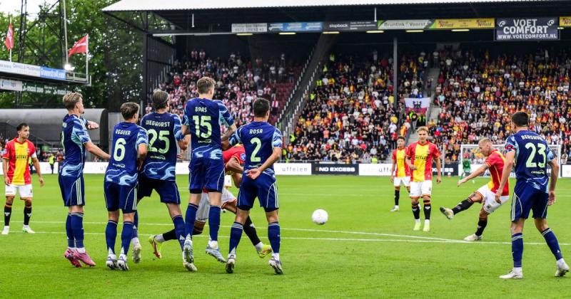 Arne Slot egykori asszisztense továbbra is hibátlan teljesítményt nyújt a holland bajnokságban.