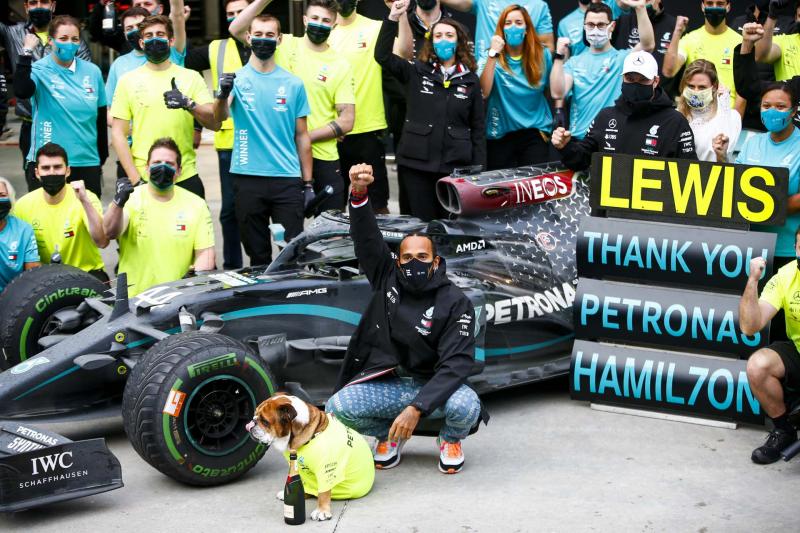 Lewis Hamilton fájdalmát kifejezve nyilatkozott: 