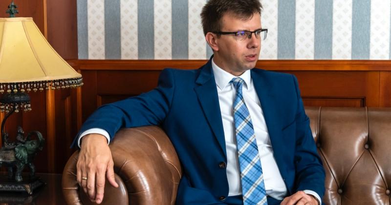 Bóka János: A háború csendes kopogtatása Európa küszöbén

Európa ajtaján a háború zúgó hangja hallatszik, és a jövő képe egyre bizonytalanabbá válik. Bóka János írásában mélyreható elemzést nyújt arról, hogy milyen hatásokkal járhat a kontinensre nehezedő