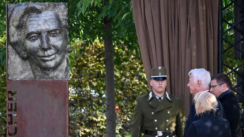 Margaret Thatcher szobrának ünnepélyes felavatása zajlott Budapesten - fényképes beszámoló.