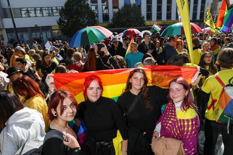 Megkezdődött a Pécs Pride, amelyet hivatalosan betiltottak!