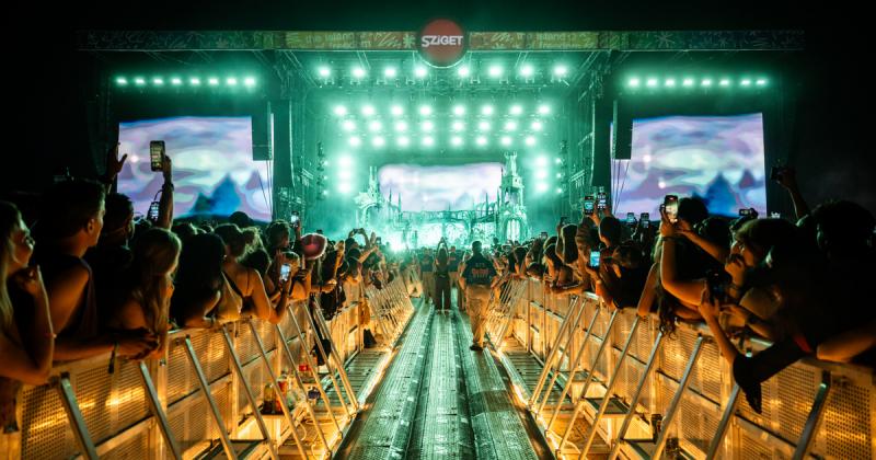 A Kutyapárt kreatív javaslattal állt elő a Sziget Fesztivál megmentésére, amely nemcsak a zene szerelmeseit, hanem a négylábú barátainkat is bevonja az ünneplésbe. Az ötlet lényege, hogy egy különleges kutyás programot indítsanak, ahol a kedvencek és gazd