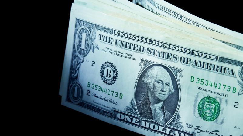 A jövőben a stablecoinok kulcsszerepet játszhatnak a dollár dominanciájának fenntartásában. Ezek a digitális eszközök ugyanis a hagyományos valutákhoz, például a dollárhoz kötődnek, így stabil értéket nyújtanak a volatilis kriptovaluták világában. Ahogy a