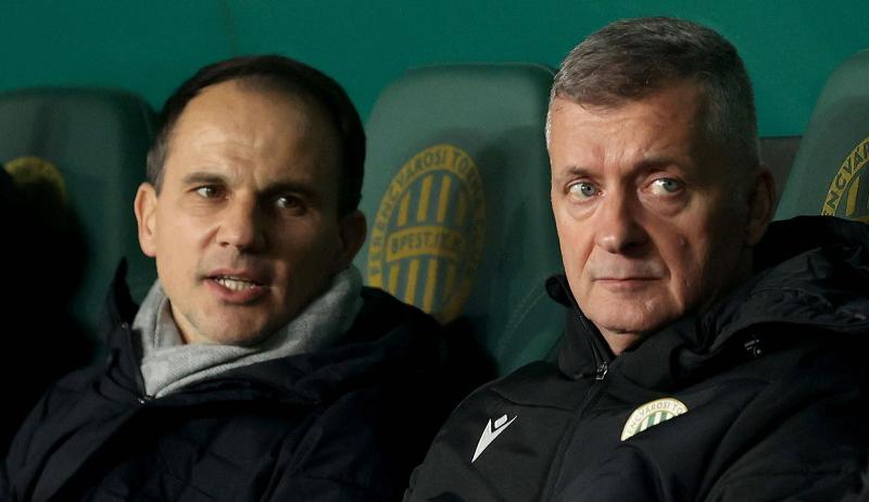 A nyílt utcán újpesti lakosok körbevették Kubatov Gábort, igazi látványosság zajlott a kamerák kereszttüzében.